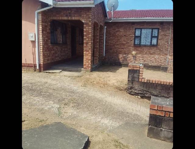 5 BEDROOM HOUSE FOR SALE IN UMLAZI BB